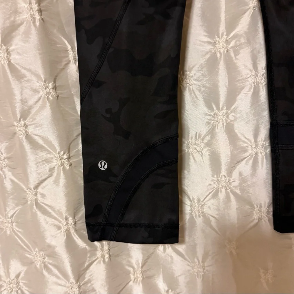 Lululemon Run: Inspire Crop II Leggings All Luxtreme Savasana Camo New Black
